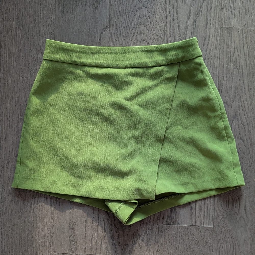 Dynamite High Waist Green Skort Size 2